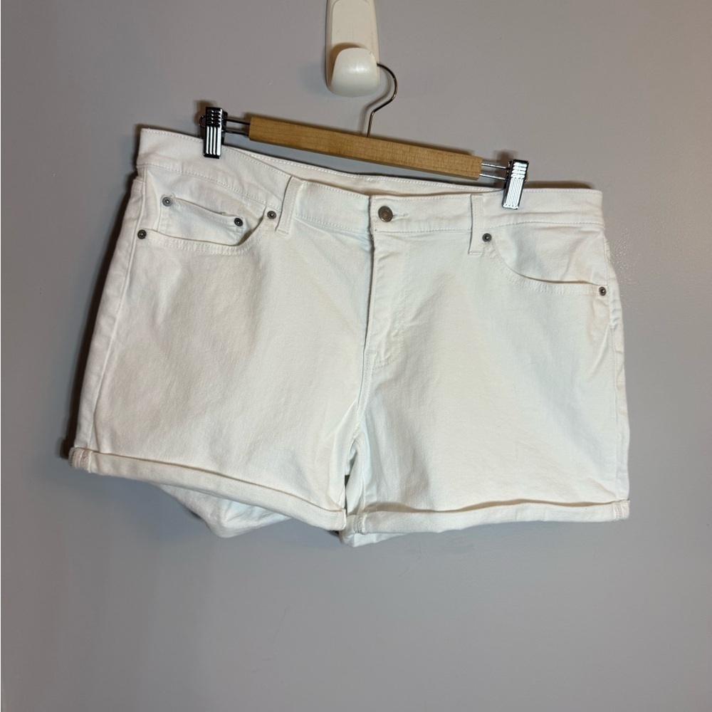 Levi’s White Denim Shorts Size 34